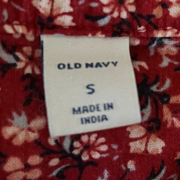 Old Navy Burgundy Floral Cotton/Rayon Button-Down Shirt with Gathered Sleeves - Picture 6 of 9